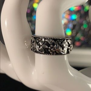 Brand New Elegant Sterling Silver Wild Flower Band